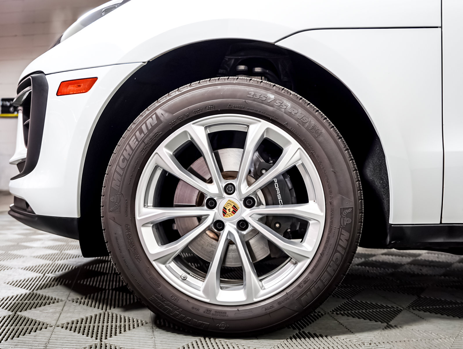 Certified 2023 Porsche Macan AWD/4WD image 14