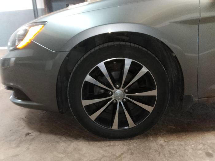 Used 2012 Chrysler 200 S FWD image 11