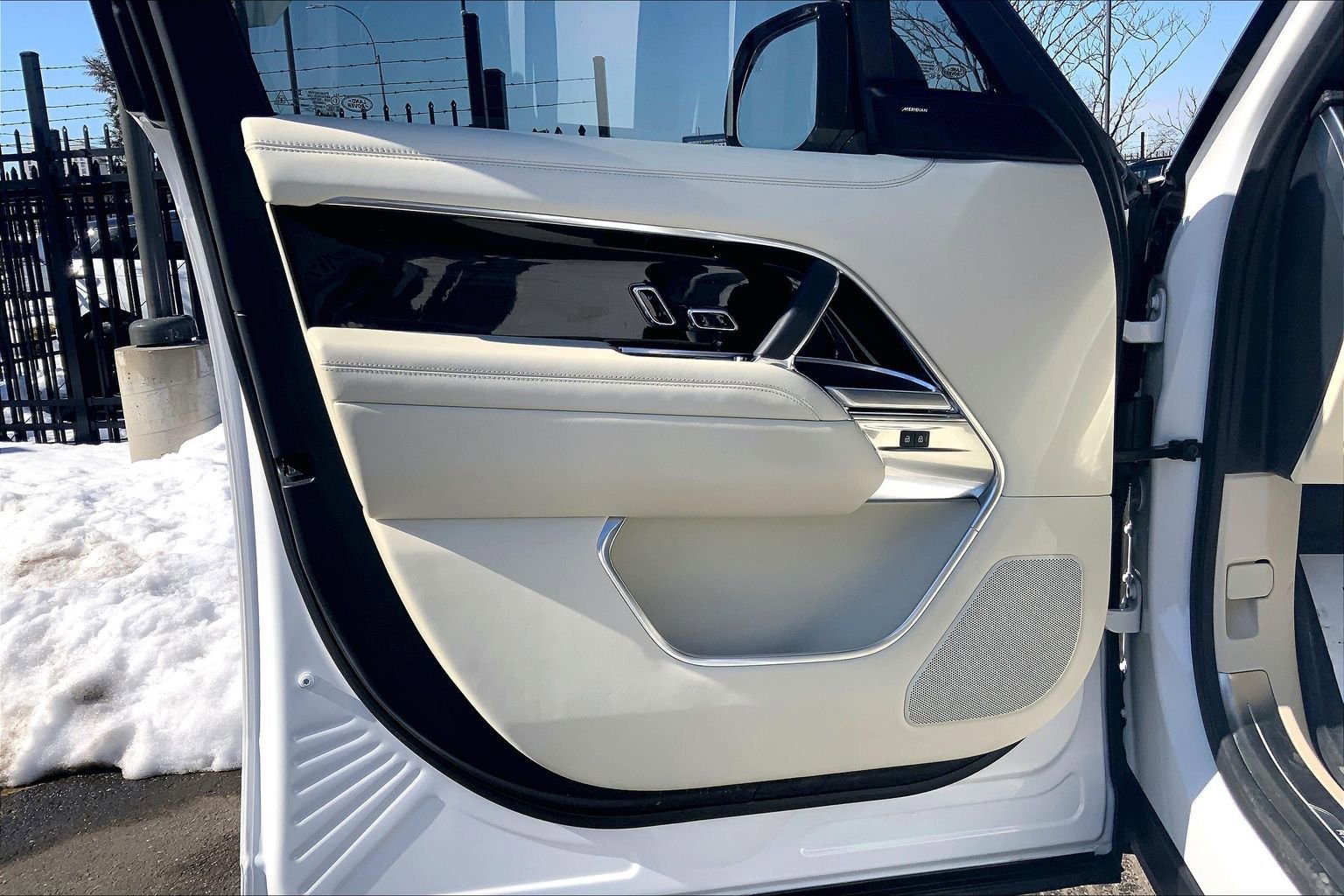 Used 2024 Land Rover Range Rover SE image 21