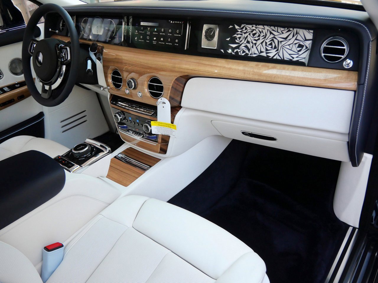 New 2025 Rolls-Royce Phantom Sedan w/ Leather Finishing Pack image 18