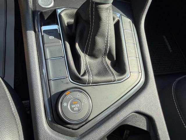 Used 2022 Volkswagen Tiguan SEL R-Line AWD/4WD image 40