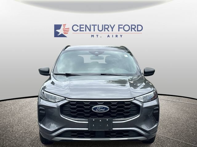 Used 2023 Ford Escape ST-Line w/ Tech Pack #1 AWD/4WD image 2