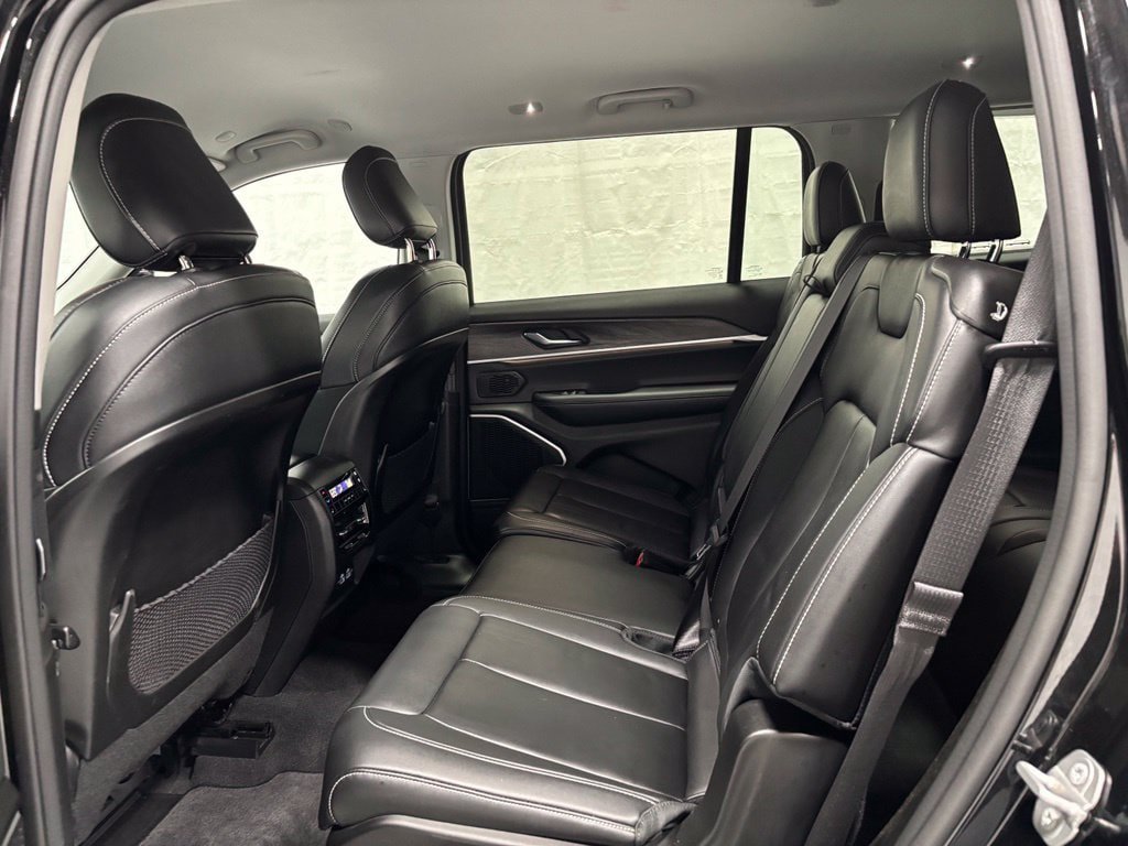 Used 2022 Jeep Grand Cherokee L Limited AWD/4WD image 46