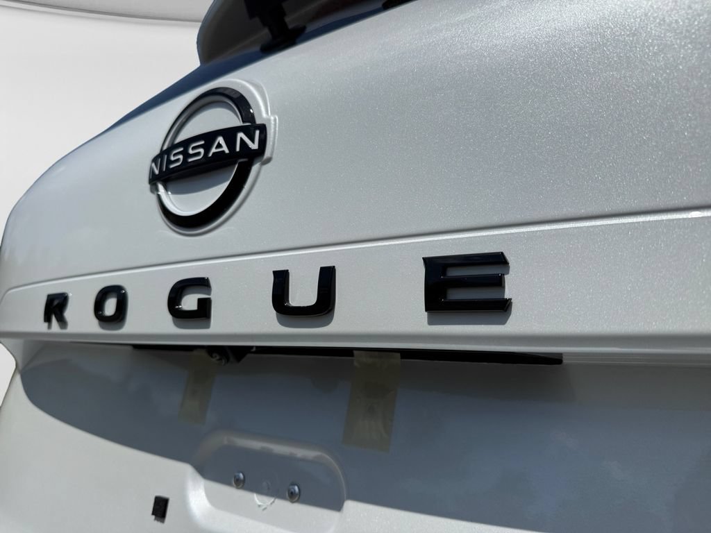 New 2026 Nissan Rogue Dark Armor AWD/4WD image 17