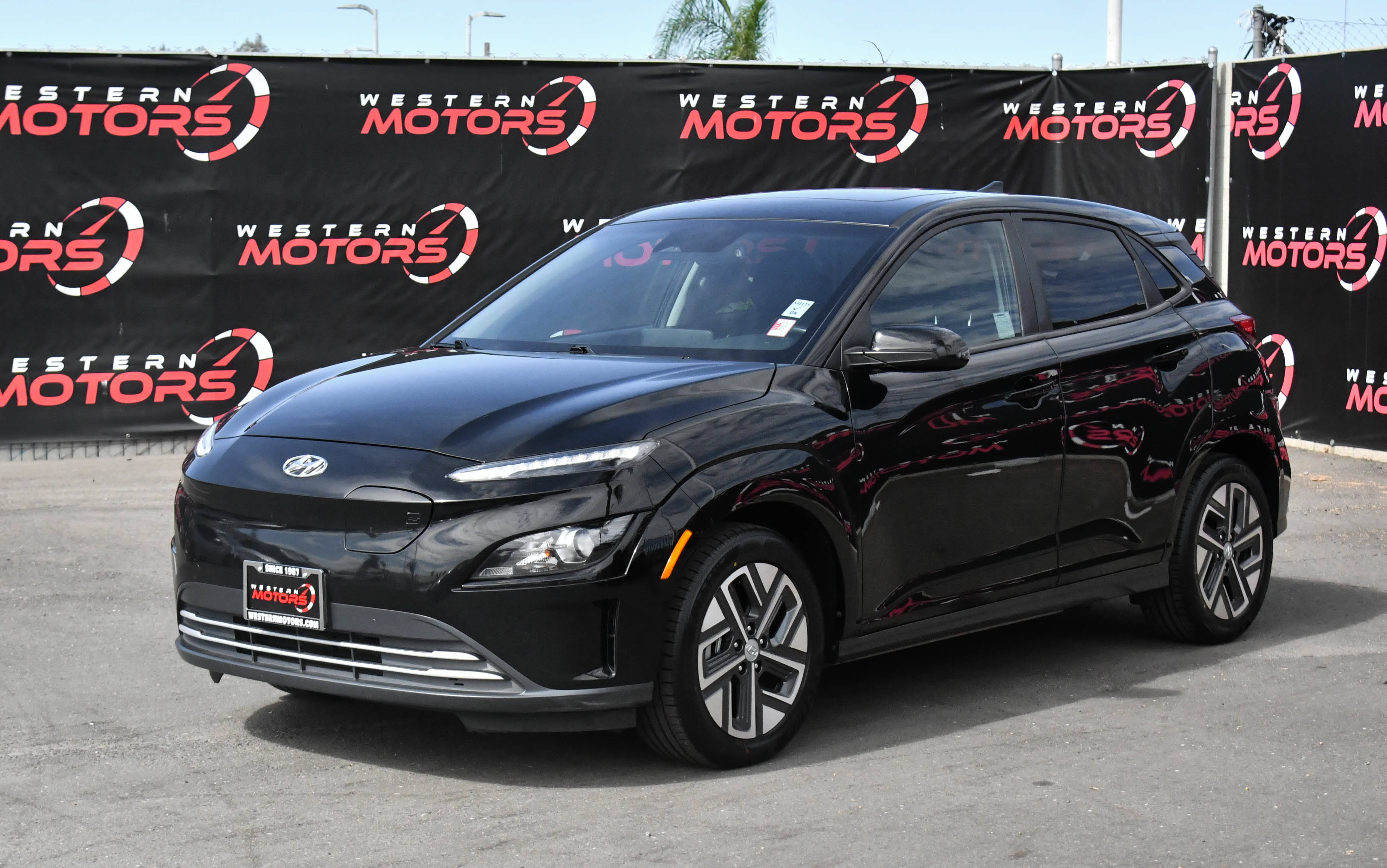 Used 2023 Hyundai Kona SEL FWD image 3