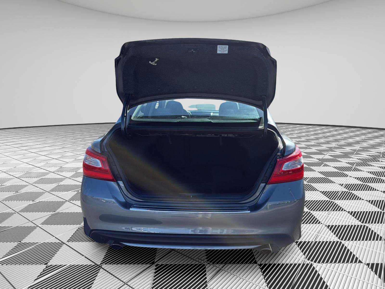 Used 2016 Nissan Altima 2.5 SV image 5