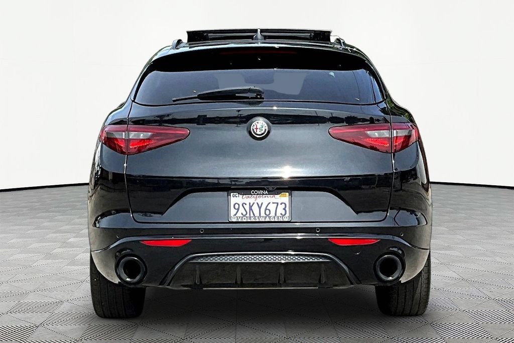 Used 2023 Alfa Romeo Stelvio Veloce AWD/4WD image 5