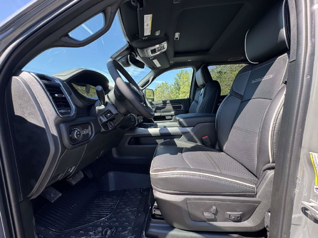 New 2026 RAM 2500 Laramie AWD/4WD image 13