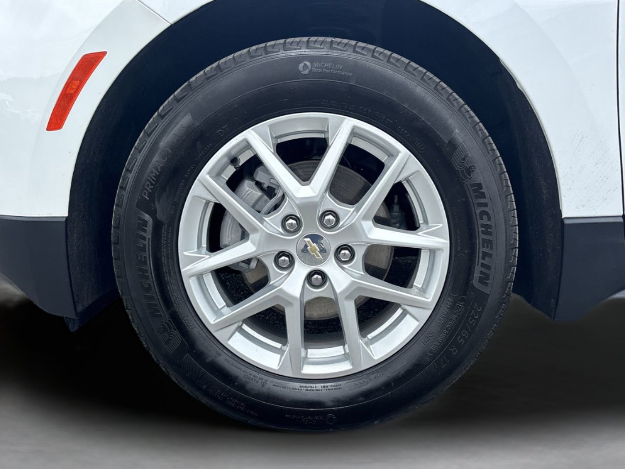 Used 2024 Chevrolet Equinox LS w/ LS Convenience Package FWD image 30