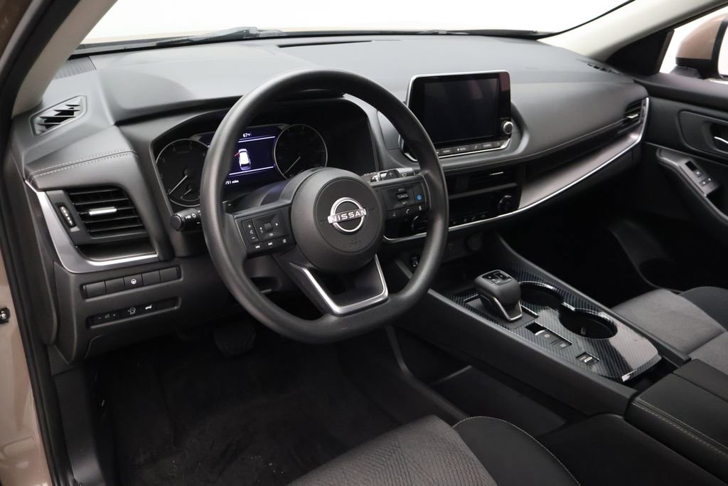 Used 2024 Nissan Rogue SV image 15