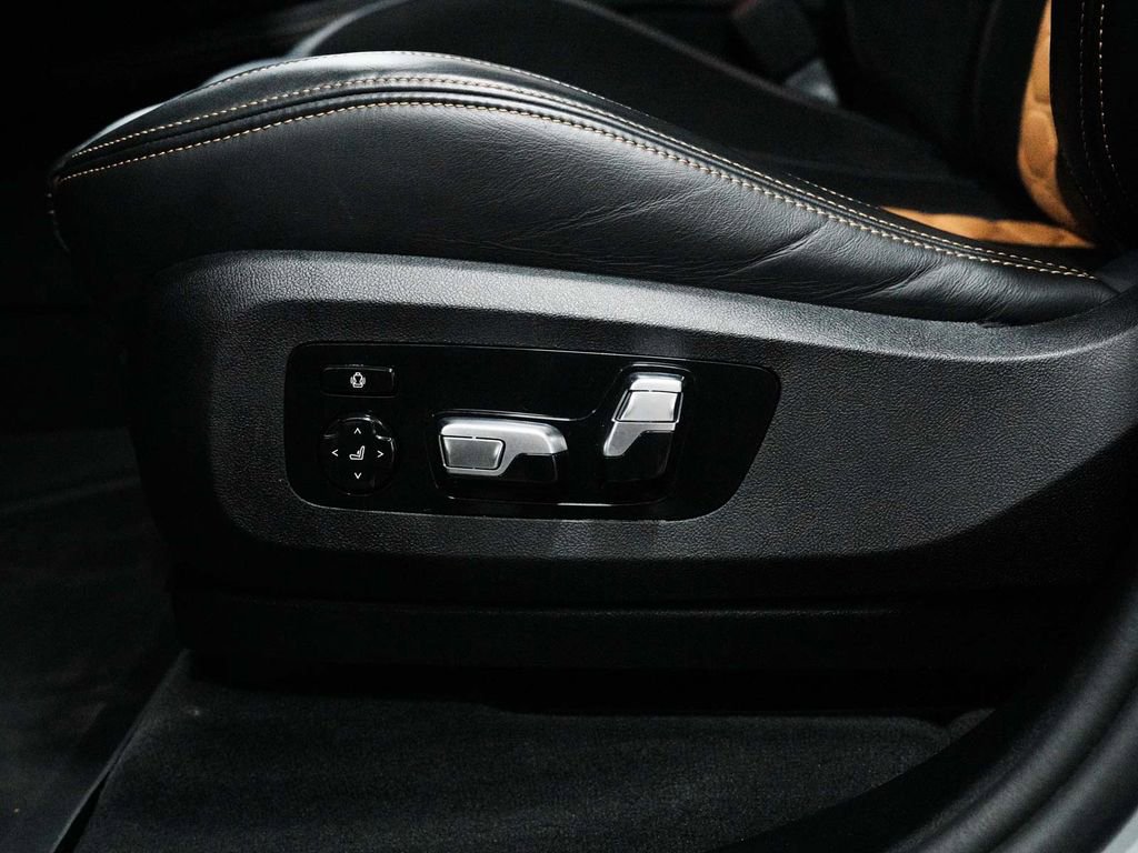 Used 2025 BMW X5 M Competition w/ Executive Package image 30
