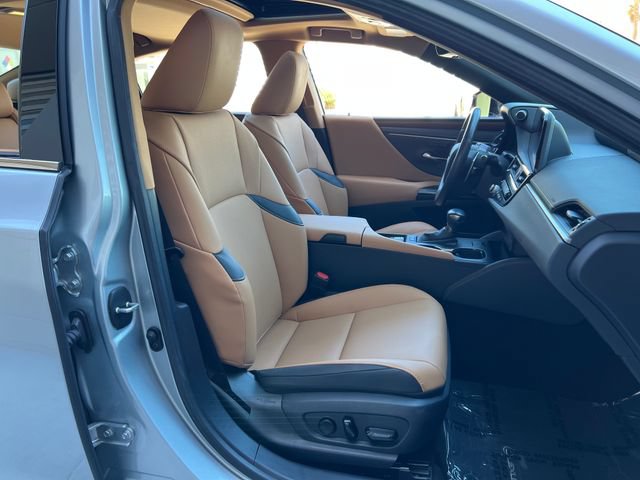 Used 2025 Lexus ES 300h w/ Premium Package FWD image 48