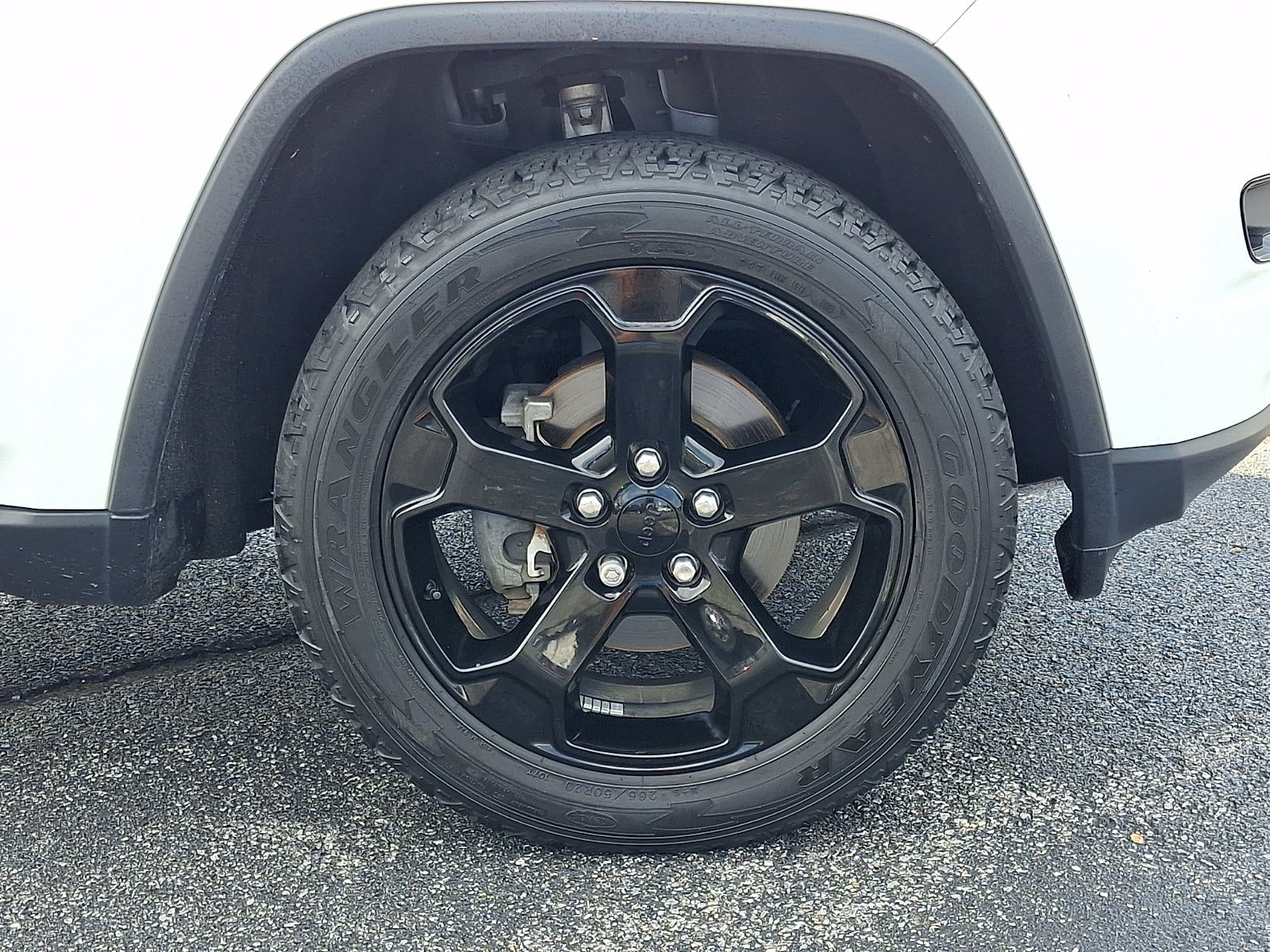 Used 2019 Jeep Grand Cherokee Laredo AWD/4WD image 8