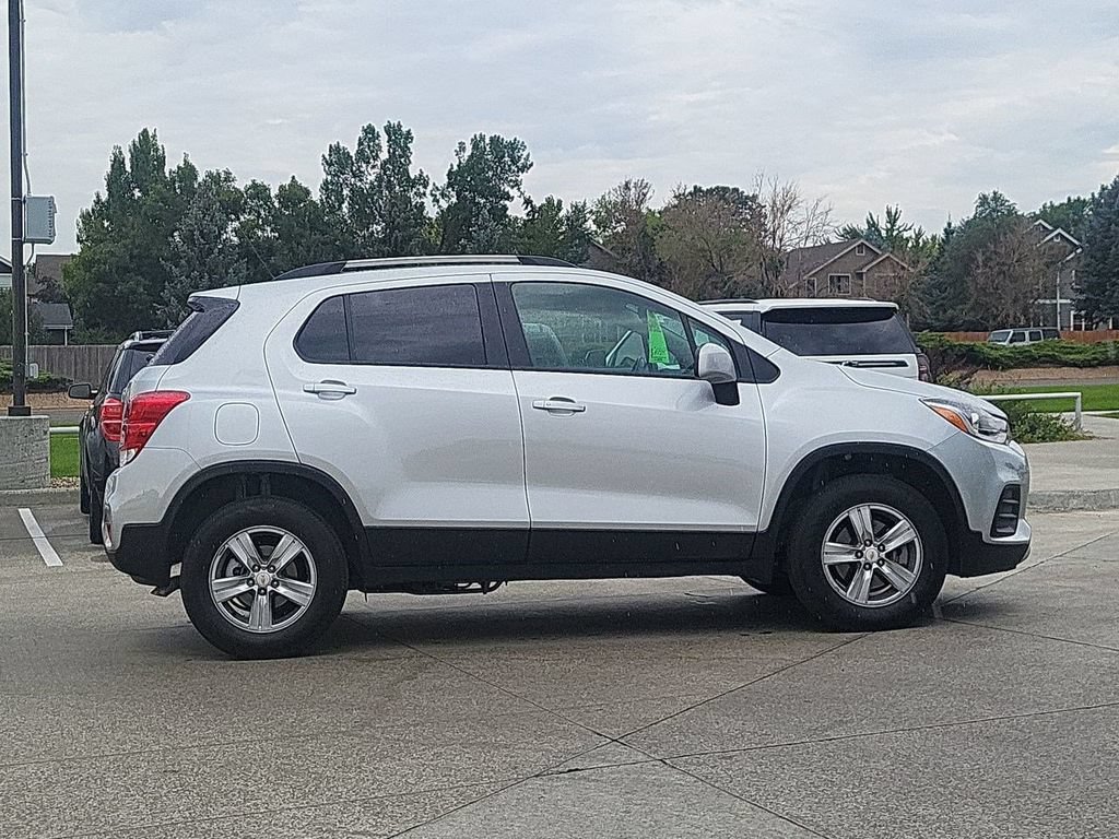 Used 2022 Chevrolet Trax LT w/ LT Convenience Package AWD/4WD image 9