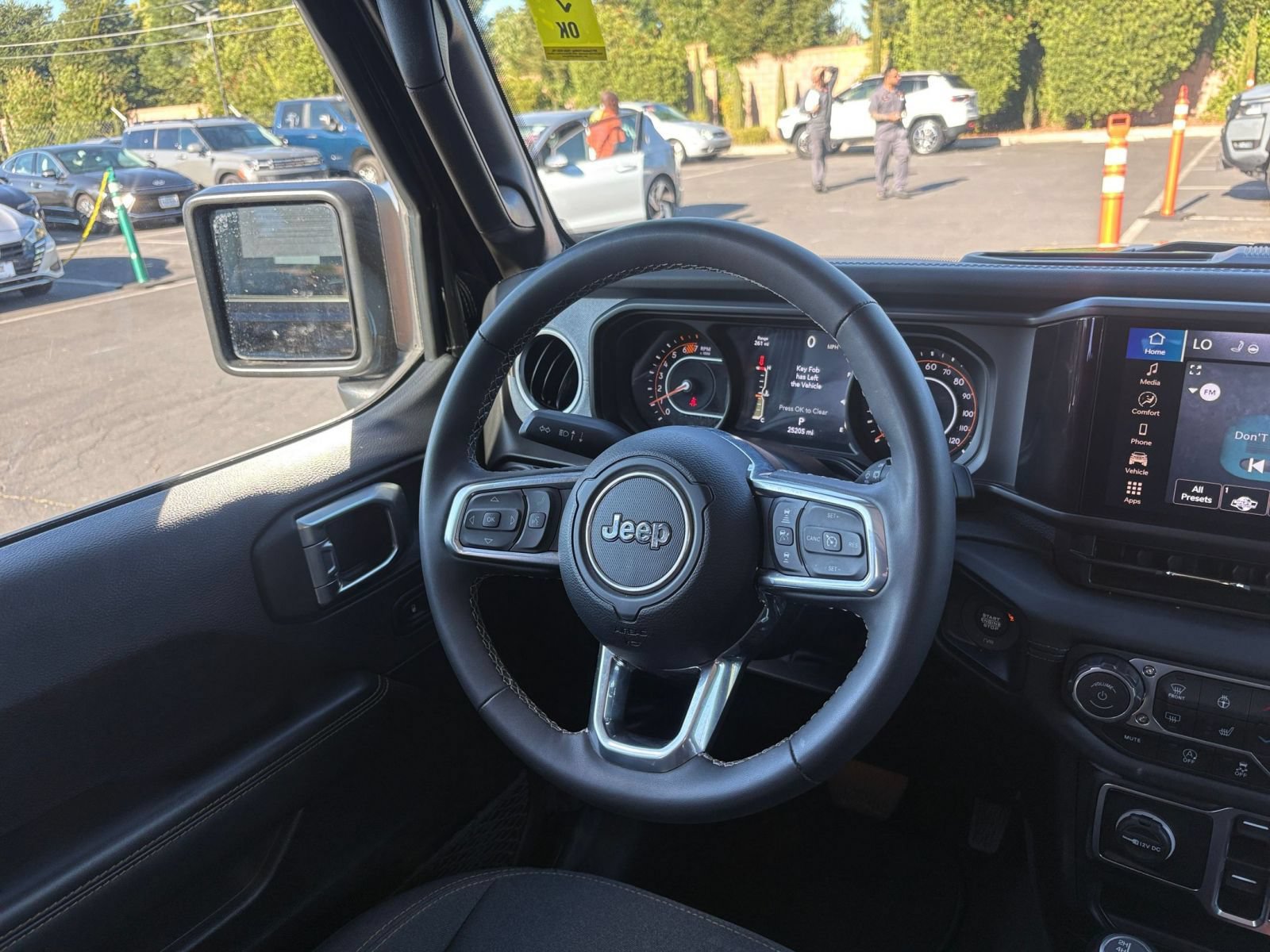 Used 2025 Jeep Wrangler Unlimited Sahara AWD/4WD image 34