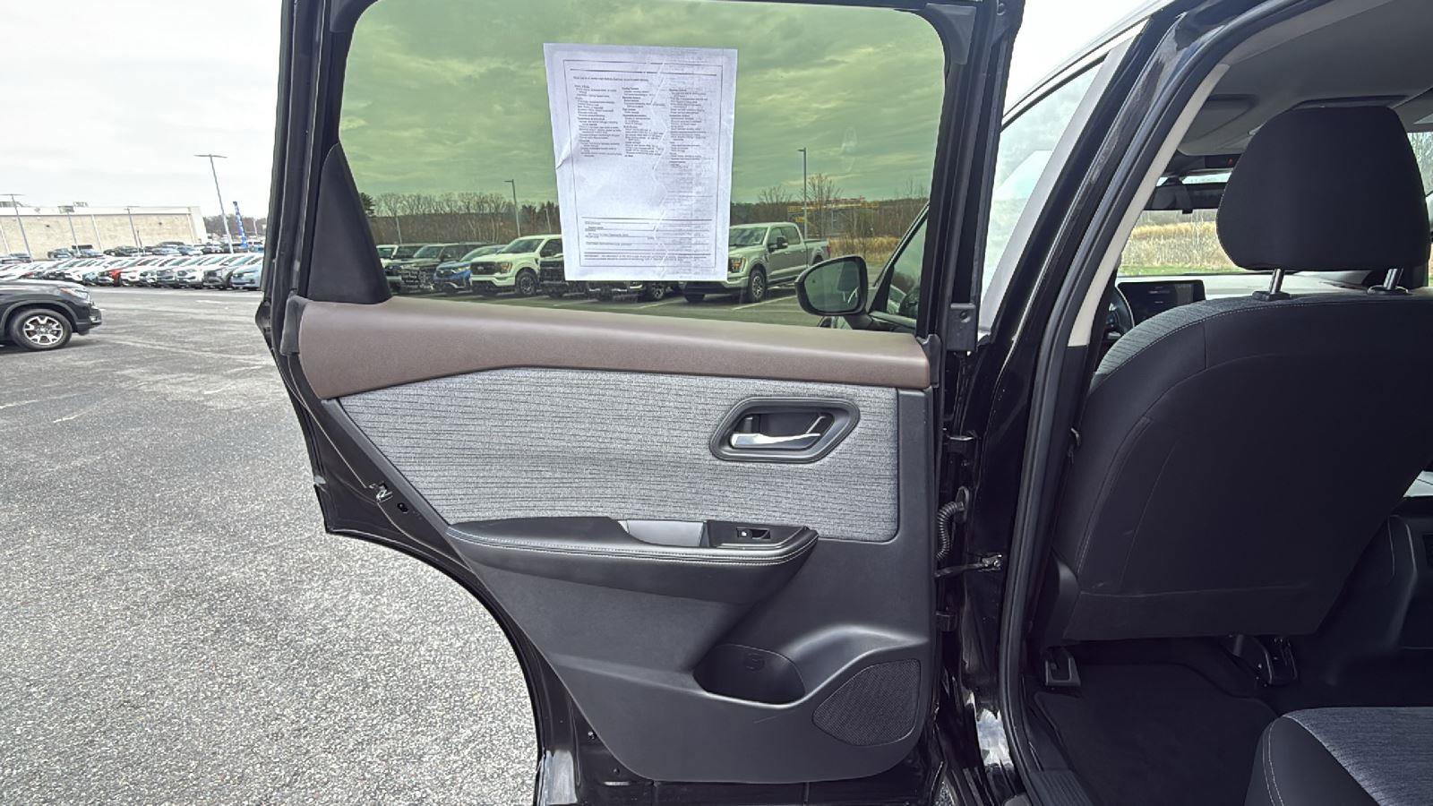 Used 2023 Nissan Rogue SV image 21