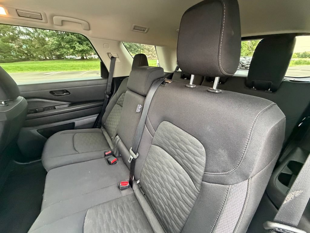 Used 2024 Nissan Pathfinder SV FWD image 8