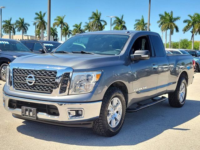 Used 2018 Nissan Titan SV image 3