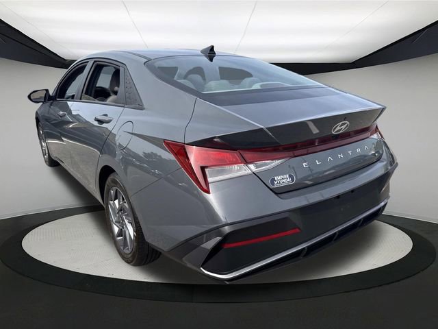 Used 2024 Hyundai Elantra SEL image 9