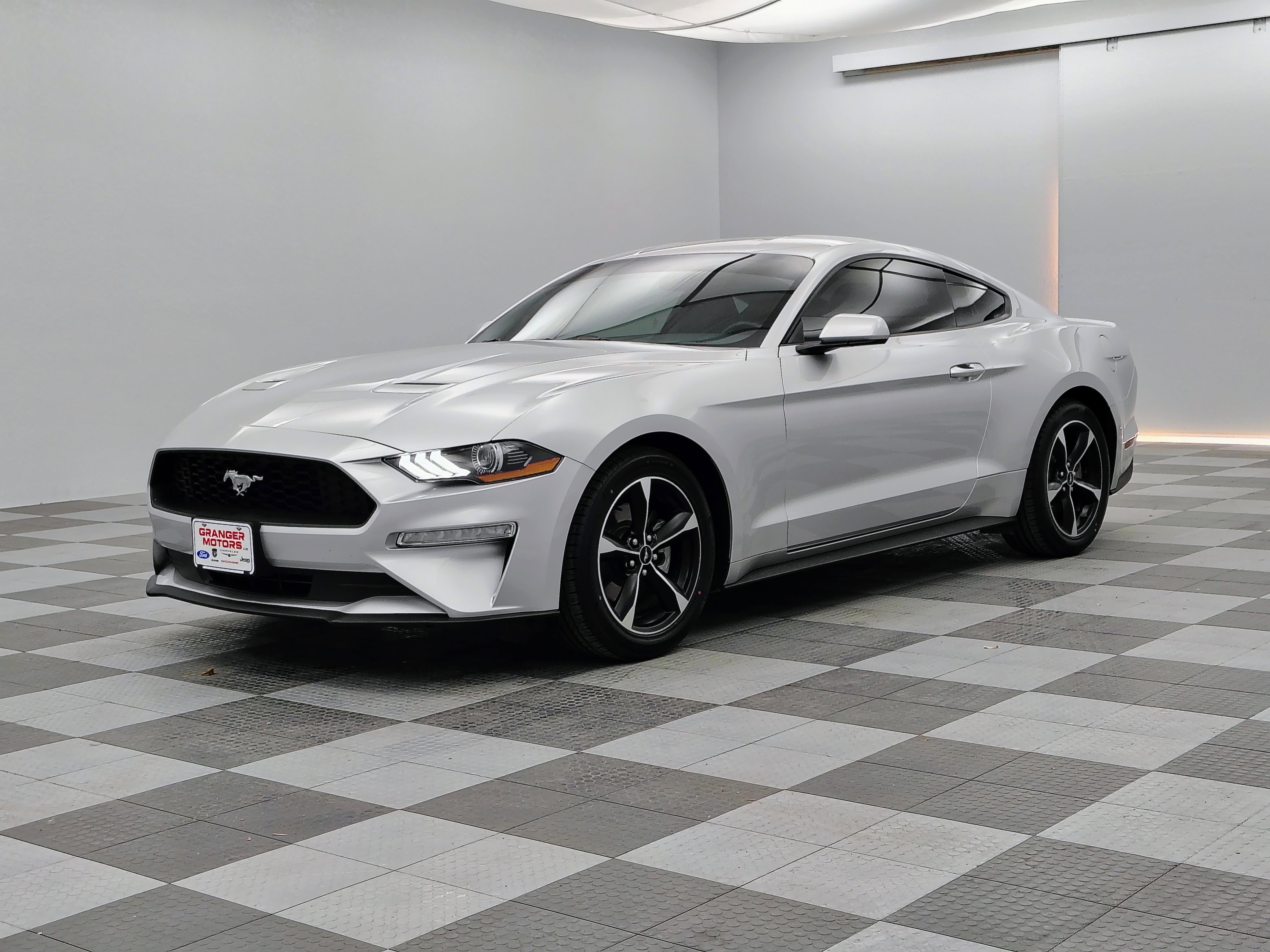 Used 2018 Ford Mustang Coupe image 5