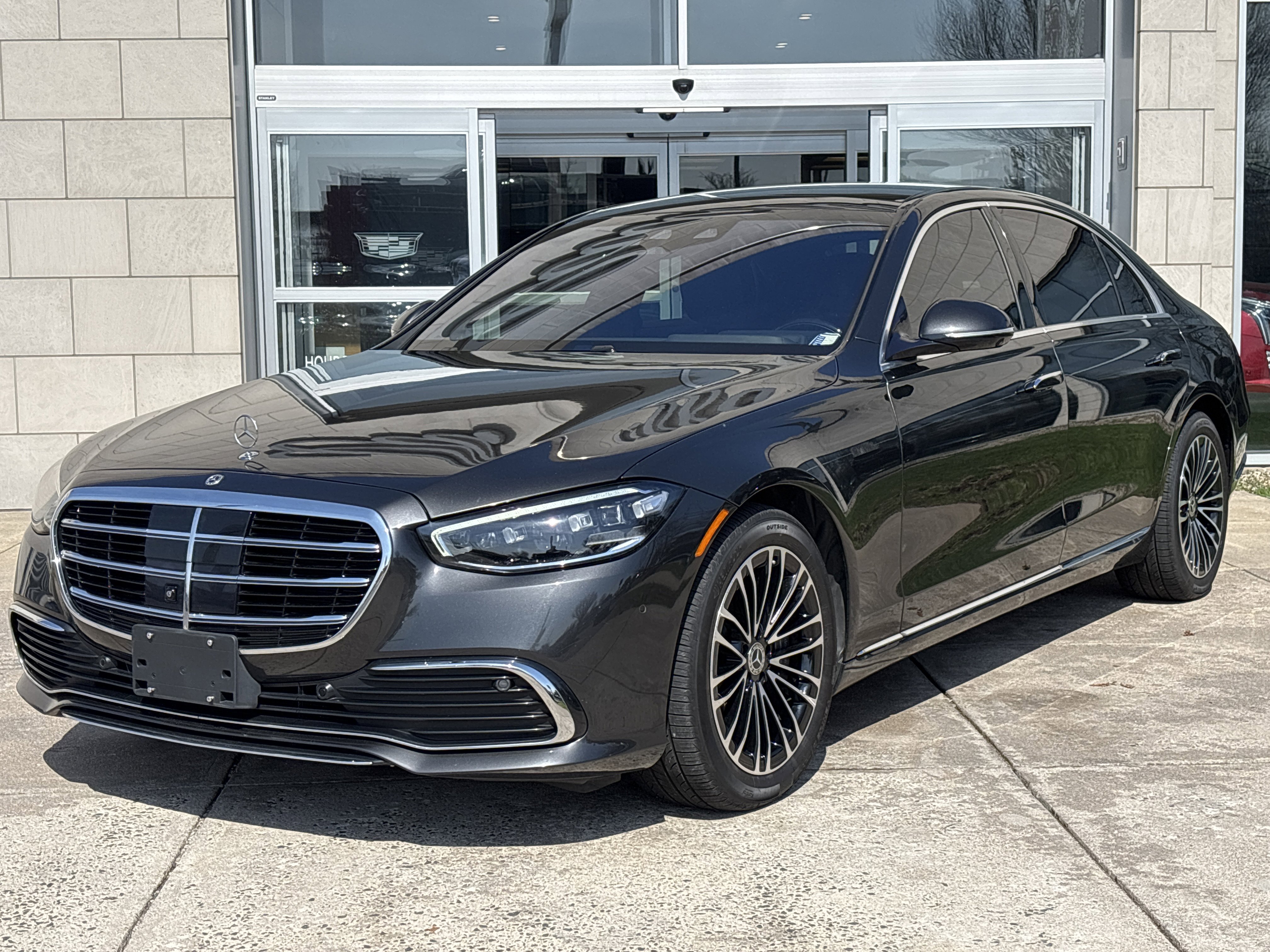 Used 2022 Mercedes-Benz S 580 4MATIC Sedan w/ Rear Seat Package image 16