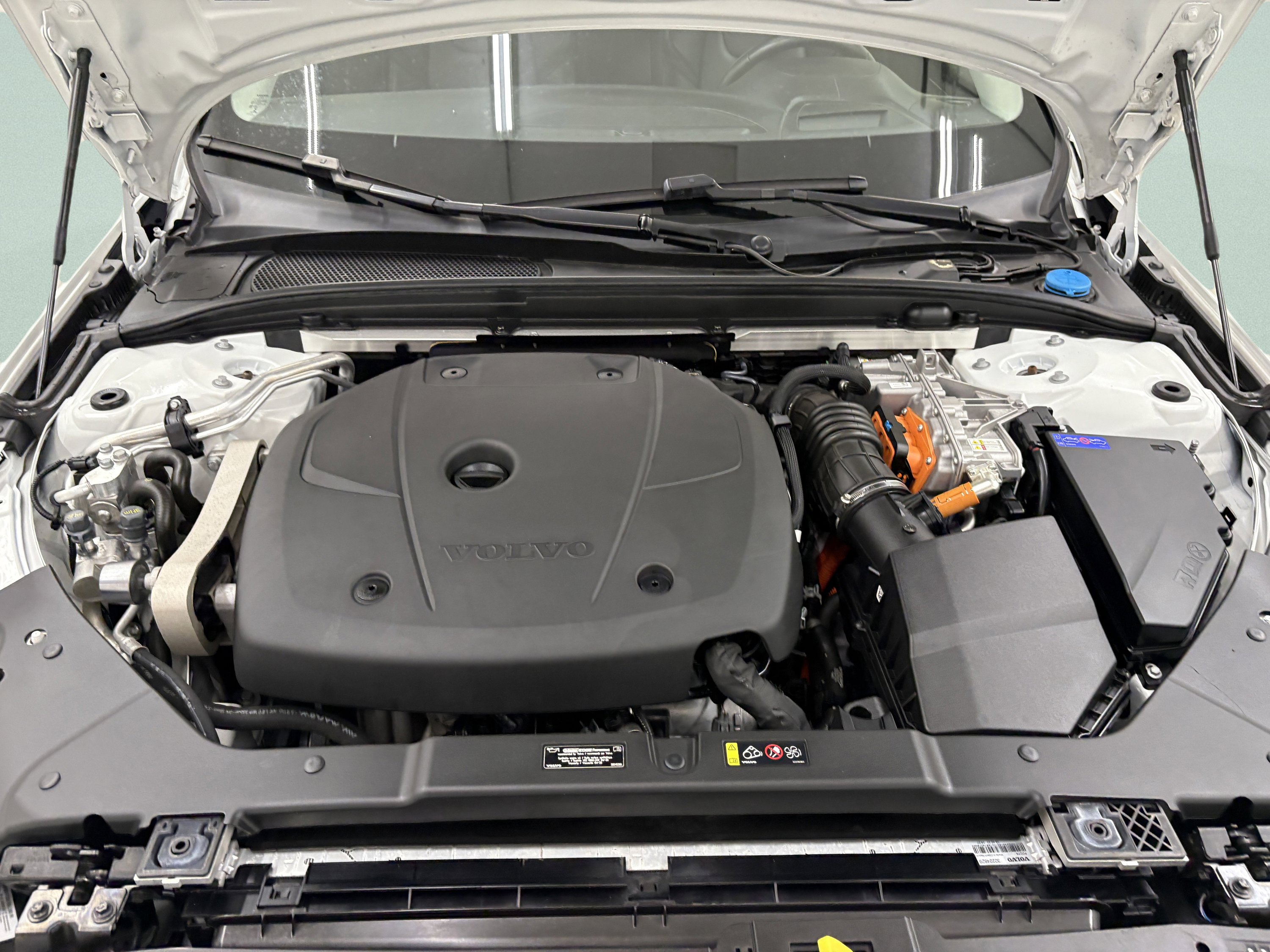 Used 2021 Volvo S60 T8 Inscription image 29