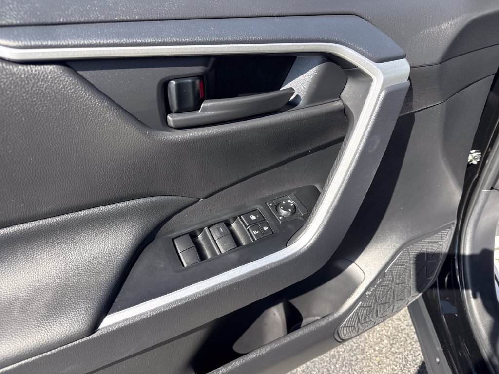 Used 2025 Toyota RAV4 LE AWD/4WD image 24