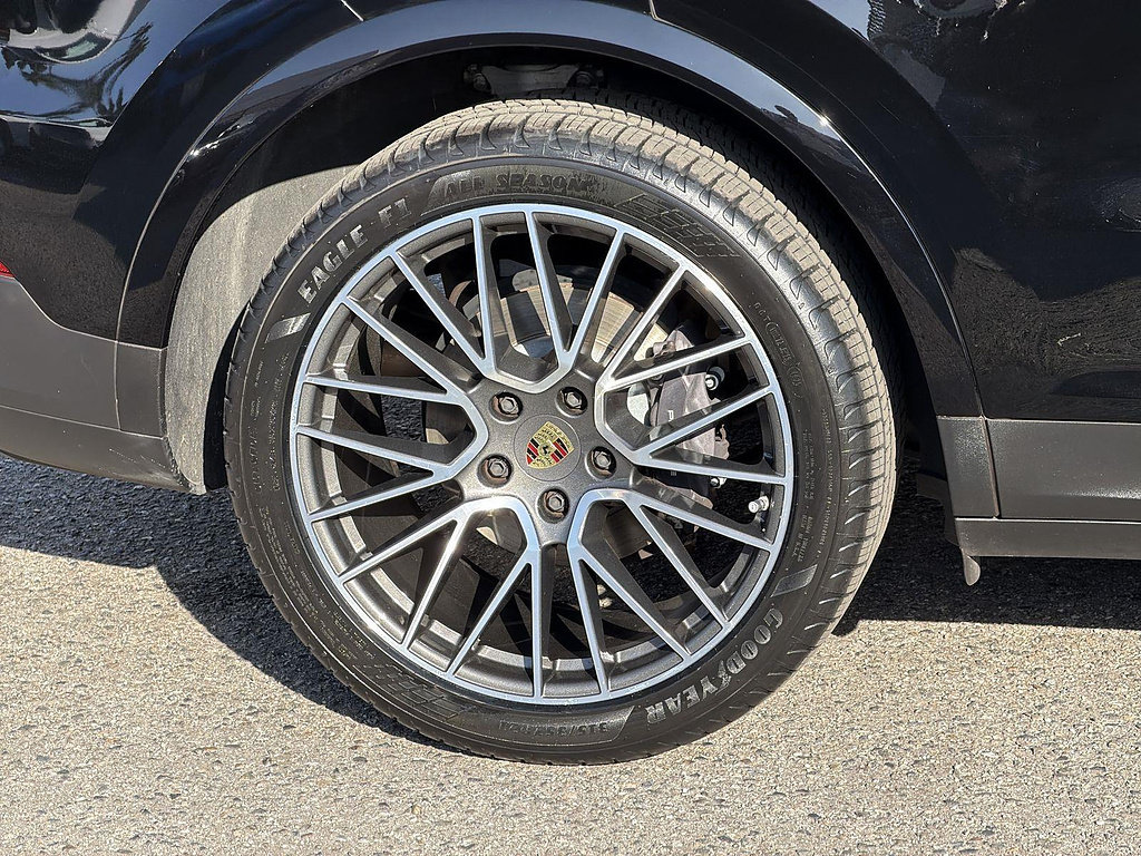 Used 2023 Porsche Cayenne AWD/4WD image 33