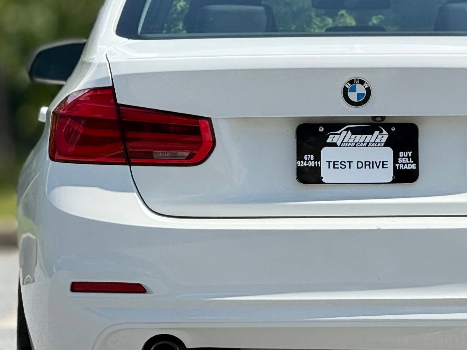 Used 2018 BMW 320i xDrive Sedan AWD/4WD image 16