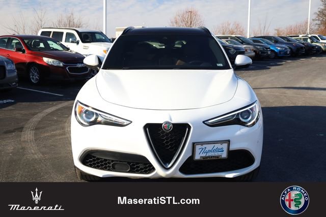 Used 2023 Alfa Romeo Stelvio Ti image 3