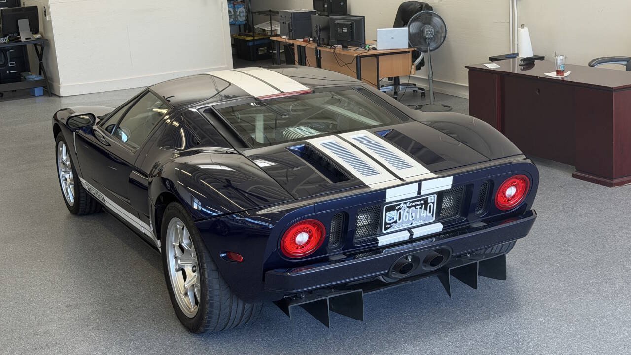 Used 2006 Ford GT RWD image 22