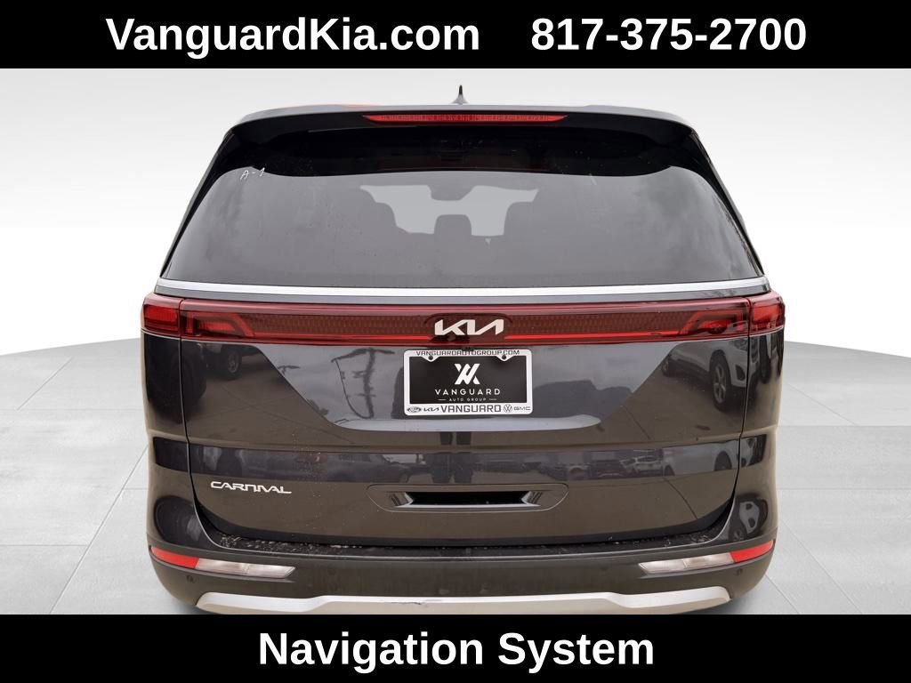 Used 2024 Kia Carnival EX image 3