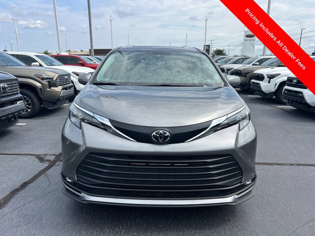 Used 2026 Toyota Sienna XLE FWD image 25