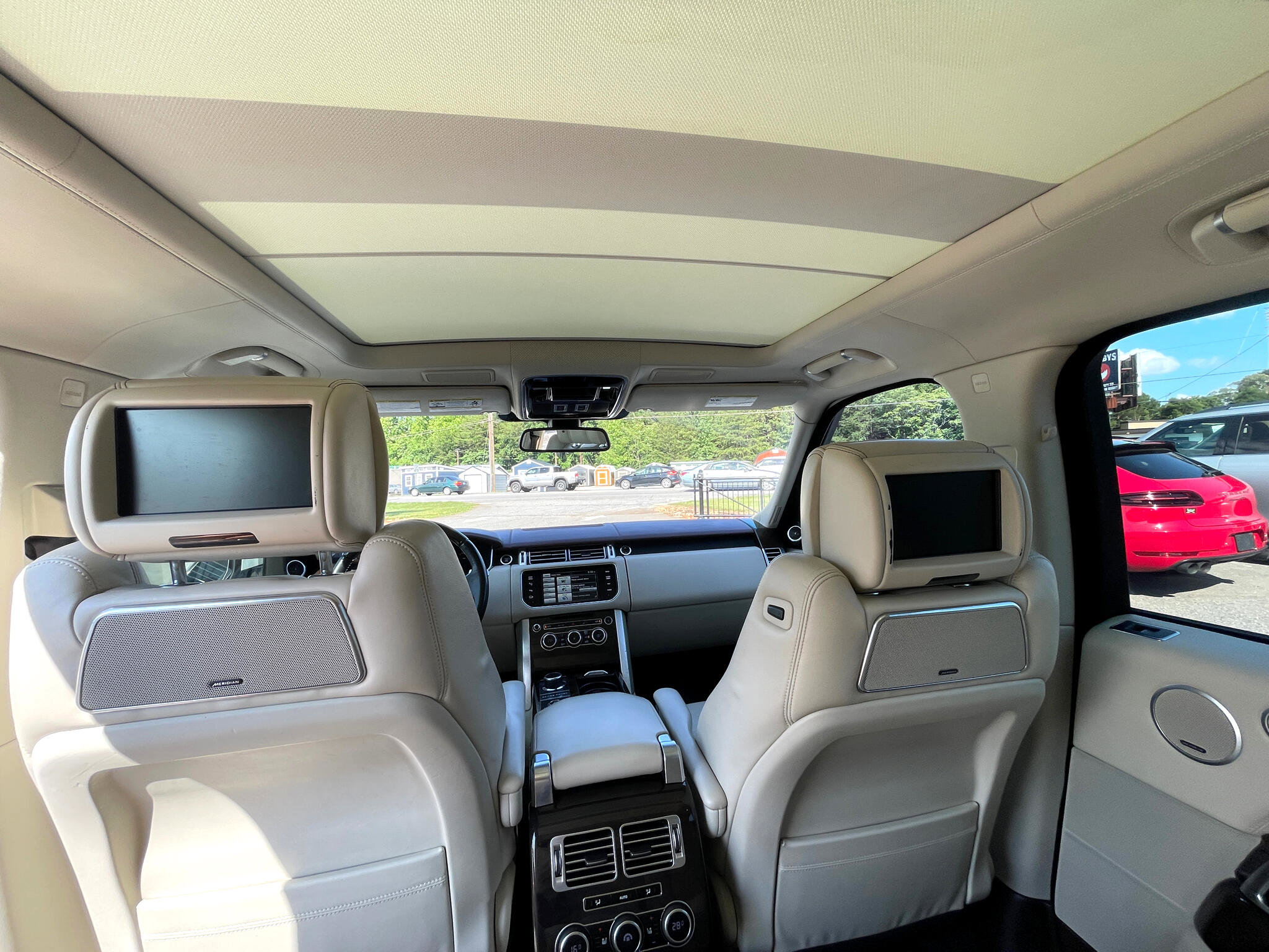 Used 2015 Land Rover Range Rover Autobiography image 44