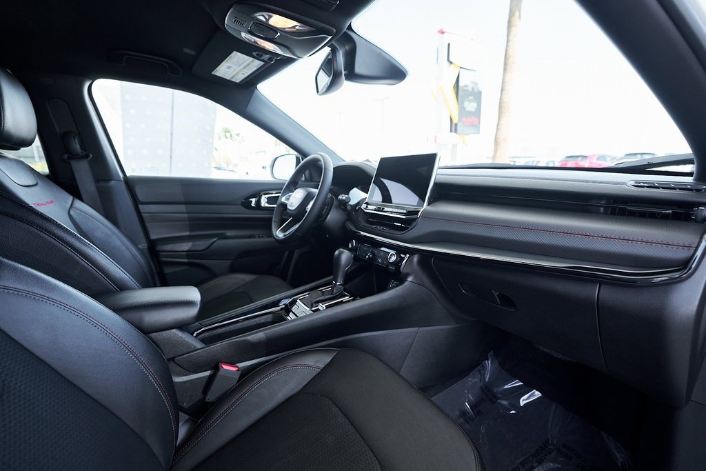 Used 2024 Jeep Compass Trailhawk image 25