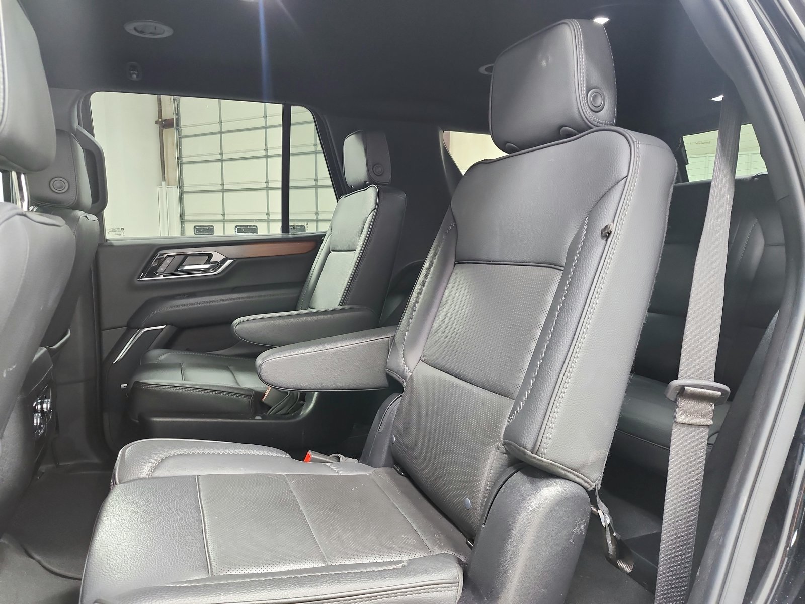 Used 2025 GMC Yukon Denali RWD image 12