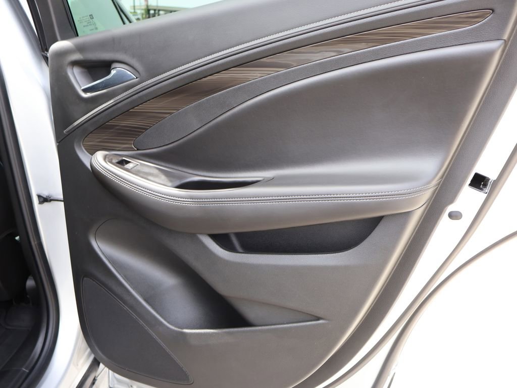Used 2019 Buick Envision Essence FWD image 11