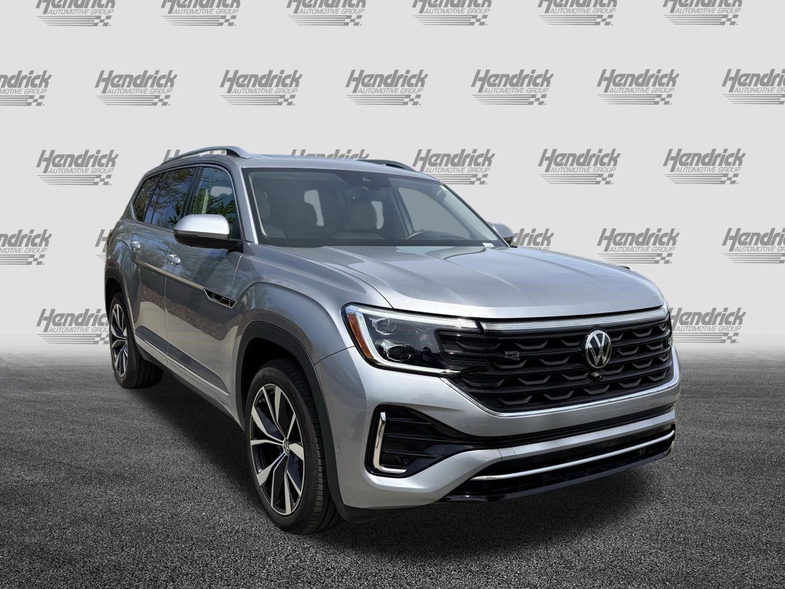 Used 2025 Volkswagen Atlas SEL Premium R-Line image 2