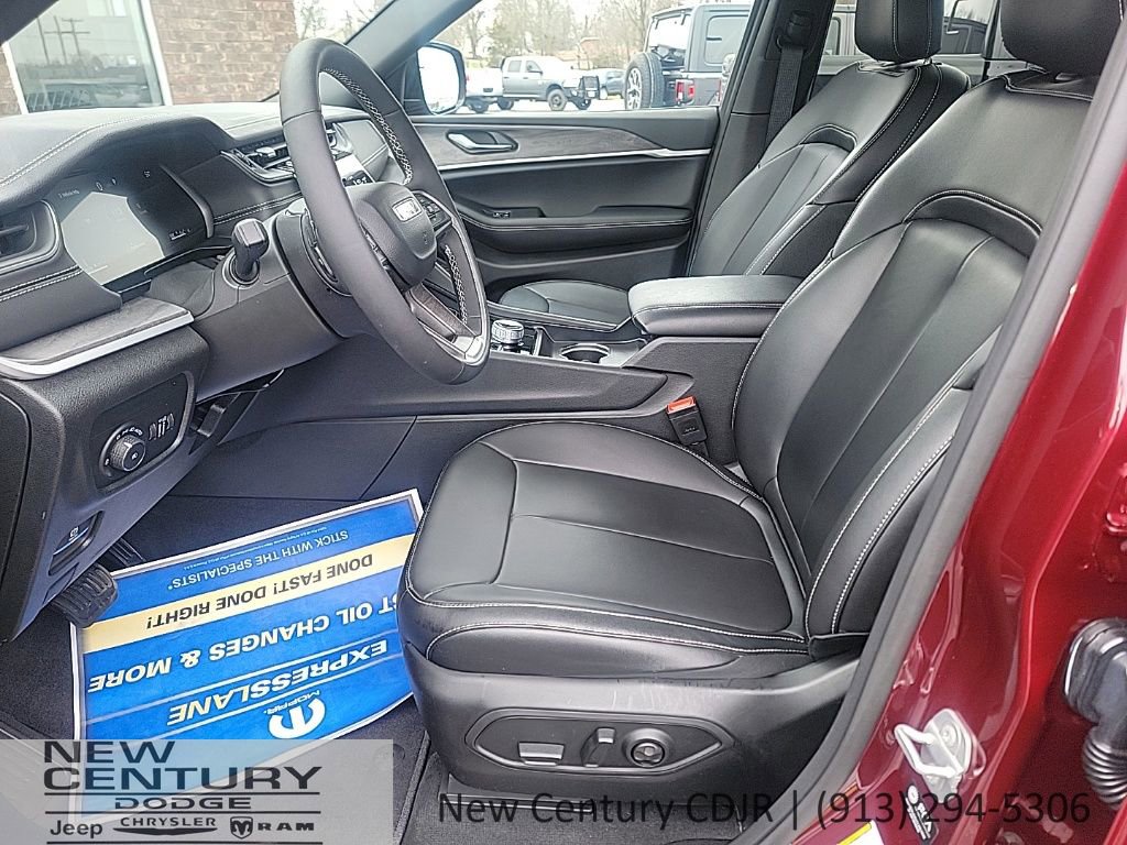 Used 2025 Jeep Grand Cherokee L Limited AWD/4WD image 10