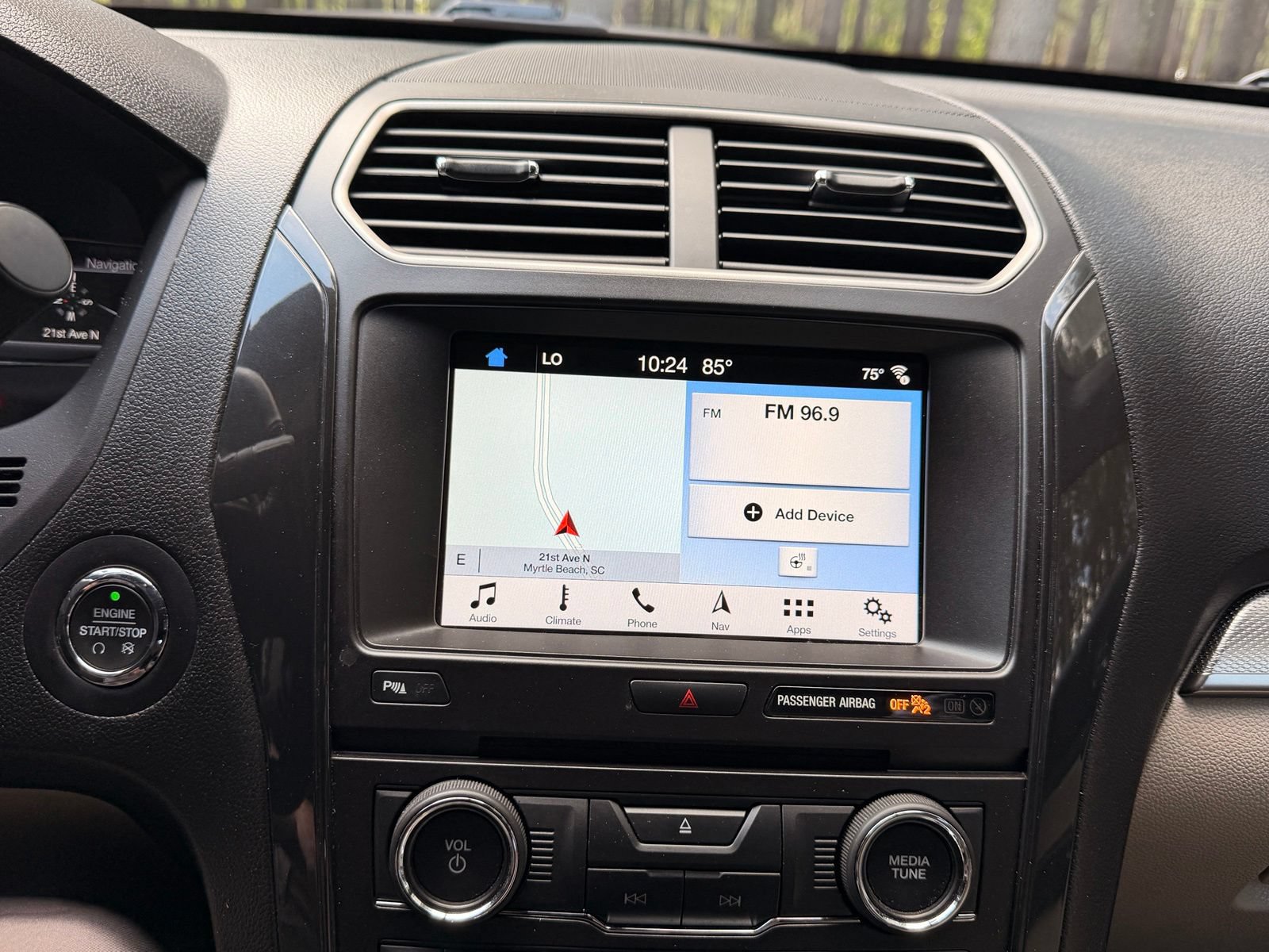 Used 2018 Ford Explorer XLT w/ Equipment Group 202A FWD image 4