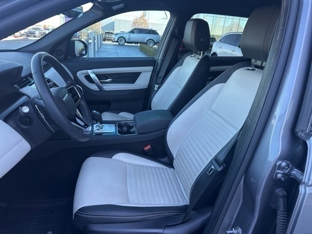 Used 2023 Land Rover Discovery Sport SE R-Dynamic image 9