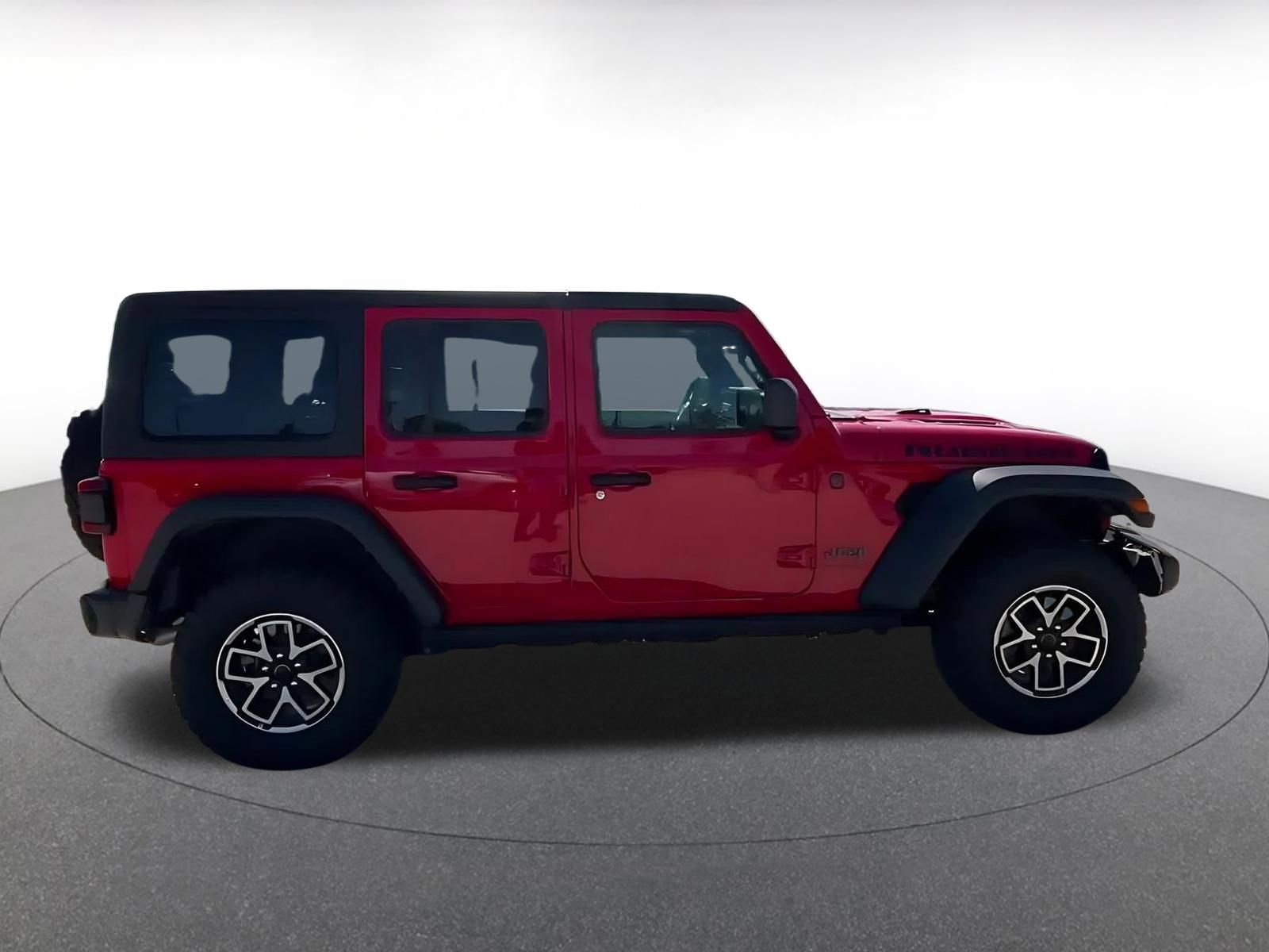 Used 2025 Jeep Wrangler Unlimited Rubicon AWD/4WD image 16