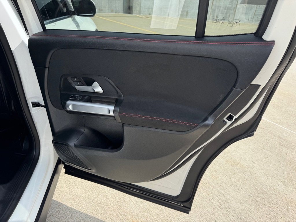 Used 2021 Mercedes-Benz GLB 250 4MATIC image 25
