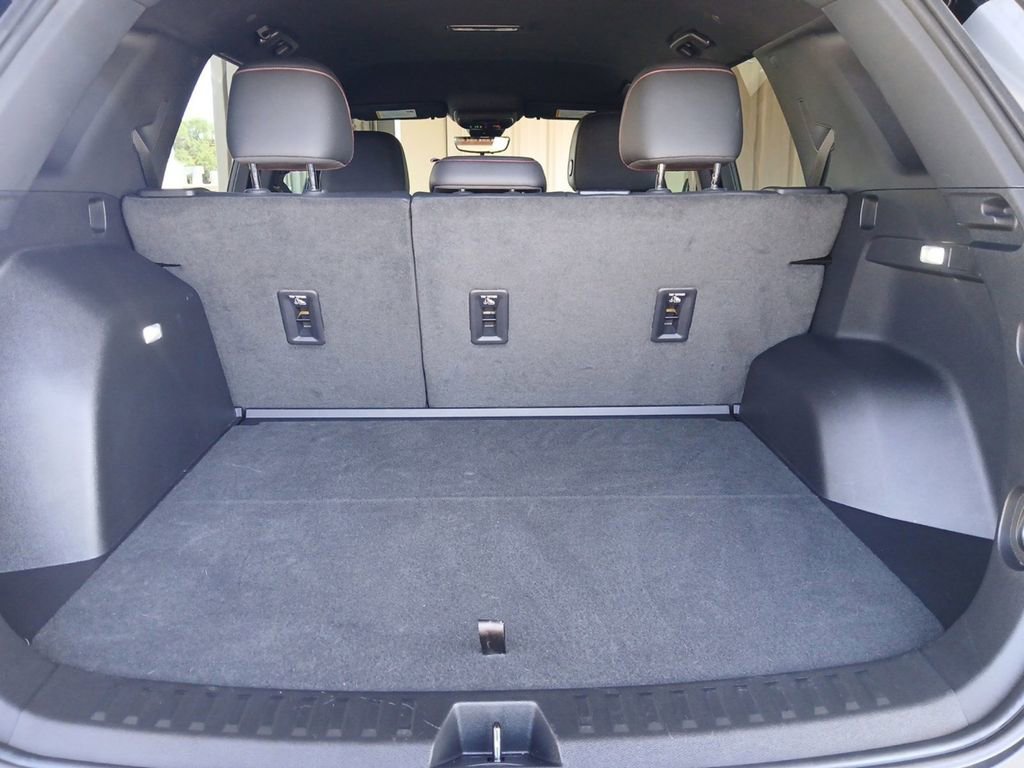 Used 2025 Chevrolet Equinox RS w/ Safety and Technology Package AWD/4WD image 16