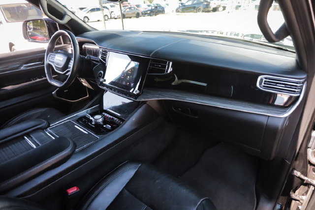 Used 2022 Jeep Wagoneer Series III w/ Premium Group I AWD/4WD image 83