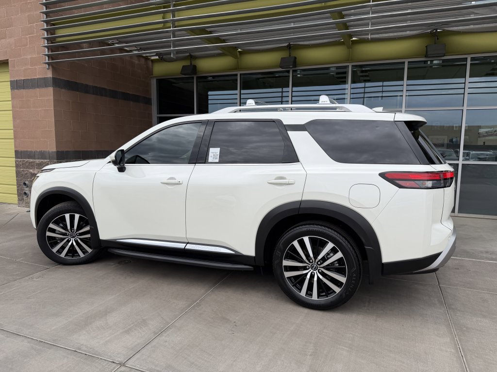 Used 2023 Nissan Pathfinder Platinum image 5