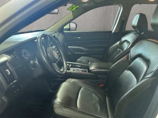Used 2023 Nissan Pathfinder SL AWD/4WD image 3