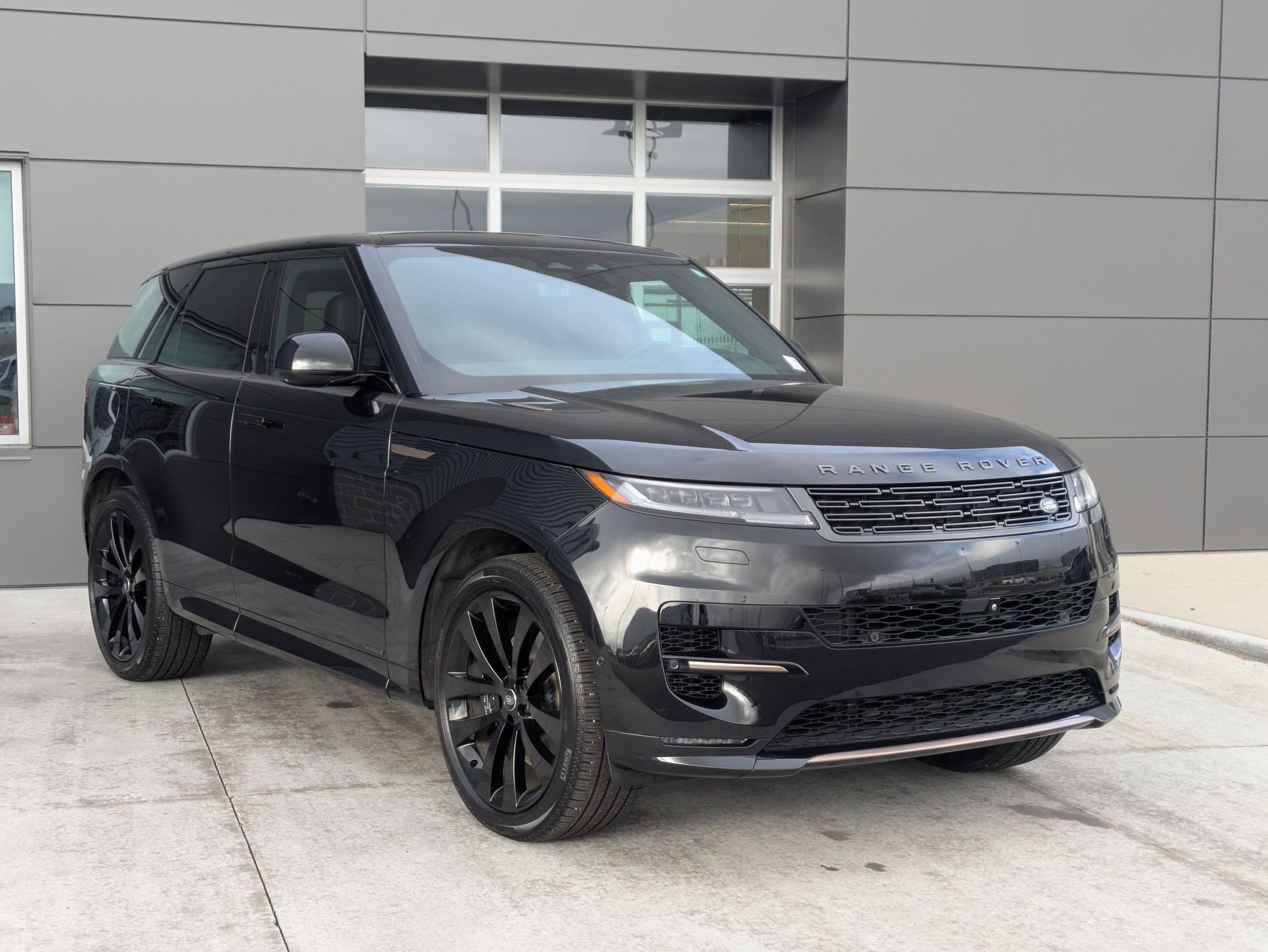 Used 2025 Land Rover Range Rover Sport Autobiography image 3