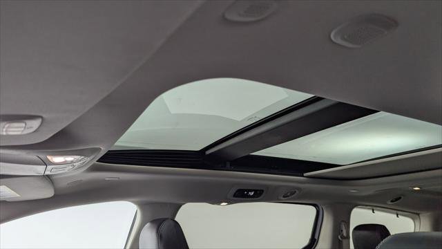 Used 2023 Chrysler Pacifica Limited FWD image 30