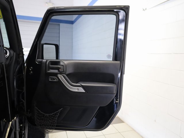 Used 2015 Jeep Wrangler Unlimited Rubicon w/ Max Tow Package image 25